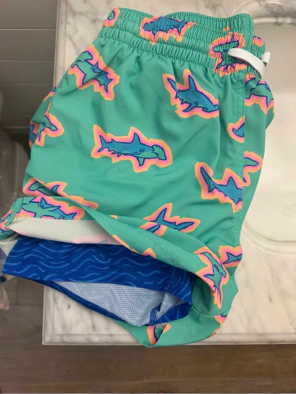 chubbies Men’s Swim Trunks size M 5.5 inseam Shark Print